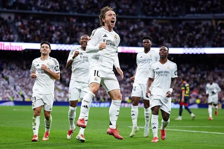 Bóng đá châu Âu: Real Madrid trở lại top 2 La Liga, Bayern Munich xây chắc ngôi đầu 